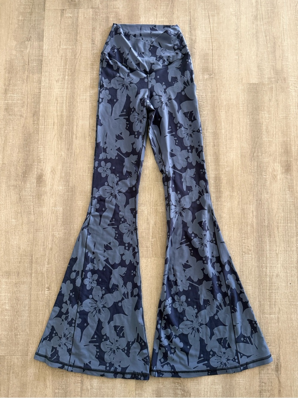 Aerie Real Me Super Flare Hi-Rise Blue Floral Leggings Women’s Small